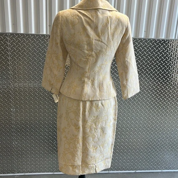 Kay Unger Two PCS Elegant Suite. NWT - Picture 5 of 16